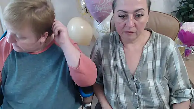 Snapshot of Bertie_Adeline chatting on October 15, 1:03 pm Bertie Adeline online show from October 15, 1:03 pm