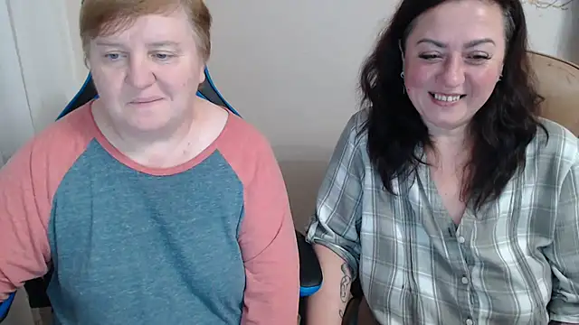 Snapshot of Bertie_Adeline chatting on October 25, 3:19 pm Bertie Adeline online show from October 25, 3:19 pm