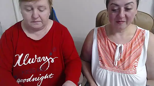 Snapshot of Bertie_Adeline chatting on October 29, 7:05 pm Bertie Adeline online show from October 29, 7:05 pm