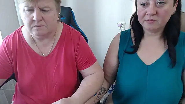 Snapshot of Bertie_Adeline chatting on November 2, 7:01 am Bertie Adeline online show from November 2, 7:01 am