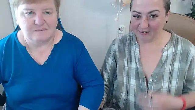 Snapshot of Bertie_Adeline chatting on October 14, 9:12 am Bertie Adeline online show from October 14, 9:12 am