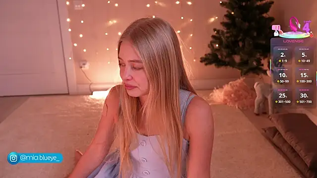 Miablueye online show from December 16, 2:56 pm