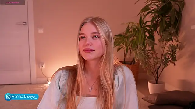 Miablueye online show from November 20, 3:13 pm