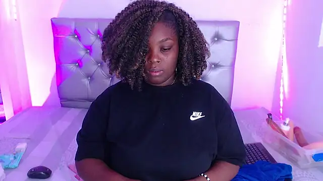 Snapshot of ebony_NeighborMoans chatting on October 9, 3:21 am ebony NeighborMoans online show from October 9, 3:21 am