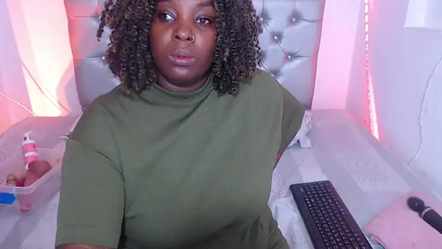 Snapshot of ebony_NeighborMoans chatting on October 17, 3:21 am ebony NeighborMoans online show from October 17, 3:21 am