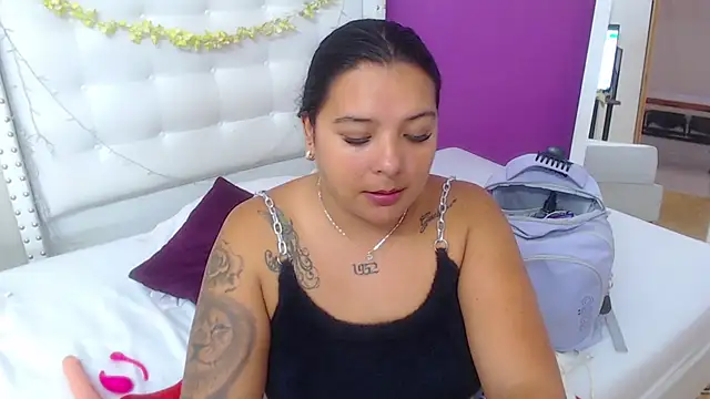 Snapshot of fat_naughtyass chatting on October 20, 1:36 pm fat naughtyass online show from October 20, 1:36 pm