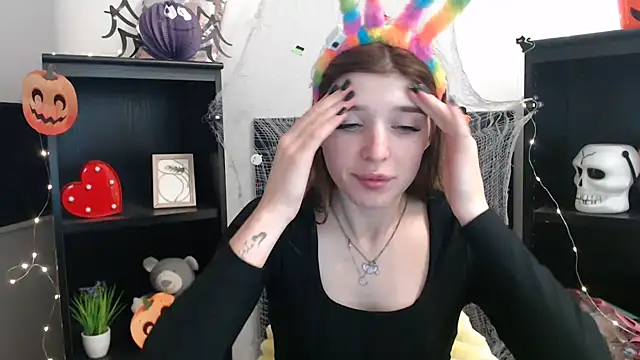 Snapshot of JuiceLips__ chatting on October 31, 2:21 pm JuiceLips online show from October 31, 2:21 pm