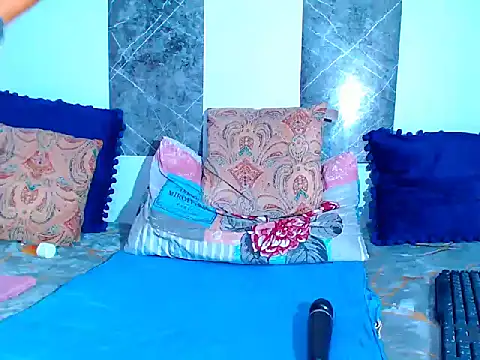 Sexiebootyjoysmile28 online show from September 13, 6:32 am