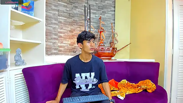 Holdme Hot online show from September 9, 3:17 am