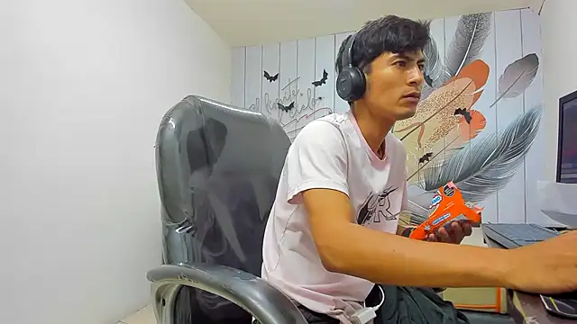 Holdme Hot online show from November 4, 3:22 am