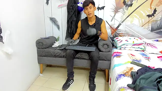 Holdme Hot online show from October 18, 4:04 am