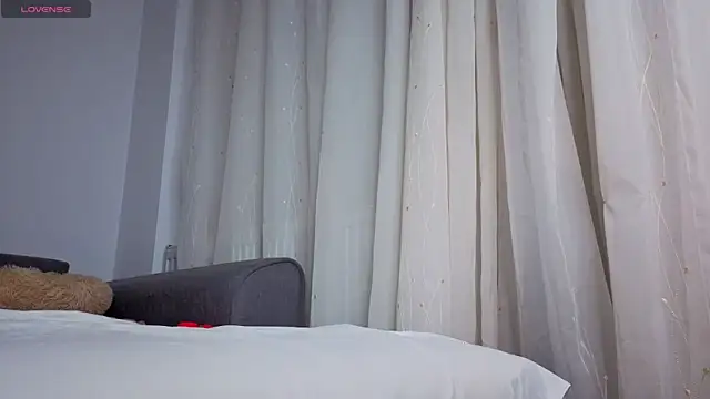 Snapshot of SkinnyMode chatting on October 16, 1:19 am SkinnyMode online show from October 16, 1:19 am