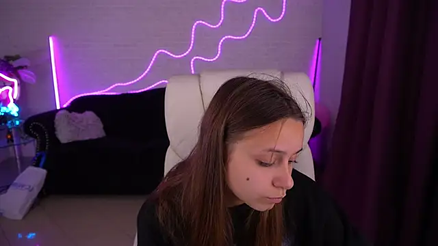 AnnaPearl online show from October 5, 8:36 pm