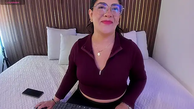 Snapshot of Roxie-NS chatting on October 24, 12:45 pm Roxie-NS online show from October 24, 12:45 pm