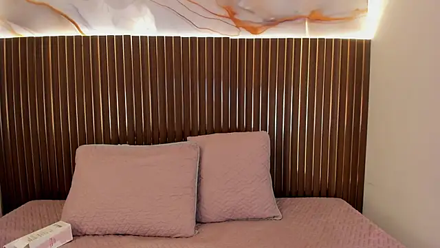 Snapshot of Roxie-NS chatting on September 11, 11:43 am Roxie-NS online show from September 11, 11:43 am