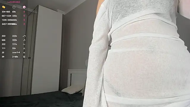 Snapshot of AuroraVice chatting on October 23, 8:09 am AuroraVice online show from October 23, 8:09 am