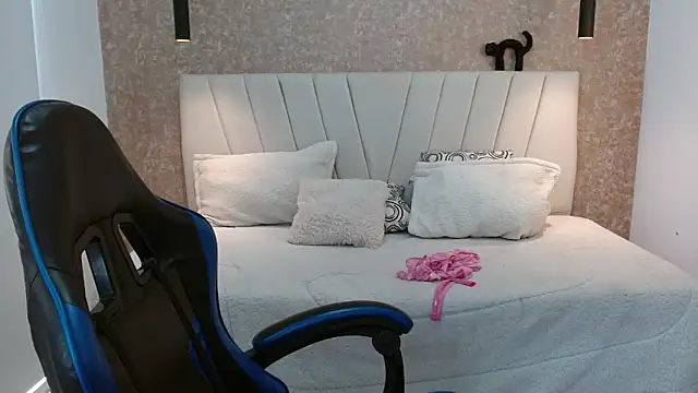 AliceSmiith  online show from September 17, 5:33 pm