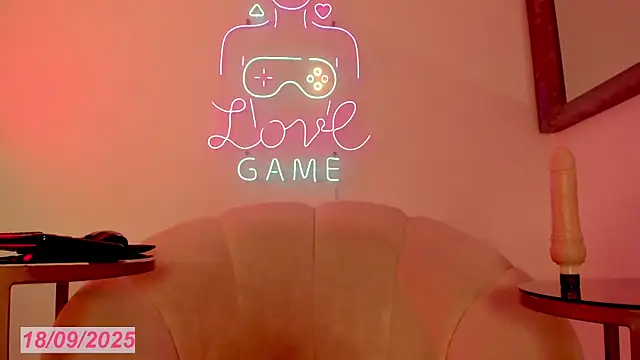 Snapshot of Isabella_Haddad chatting on September 19, 12:37 pm Isabella Haddad online show from September 19, 12:37 pm