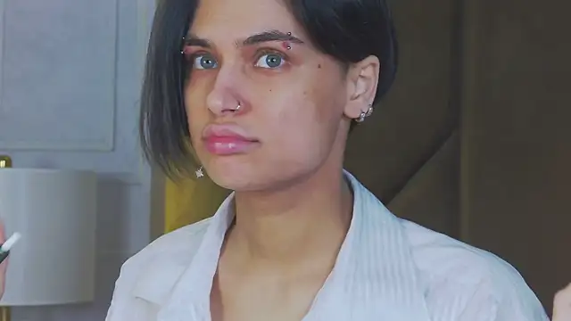 Snapshot of VioletAsh chatting on October 20, 4:37 am VioletAsh online show from October 20, 4:37 am