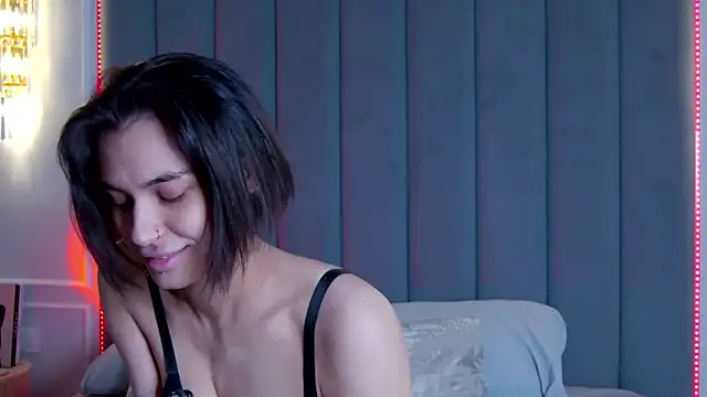 VioletAsh online show from February 3, 6:22 am