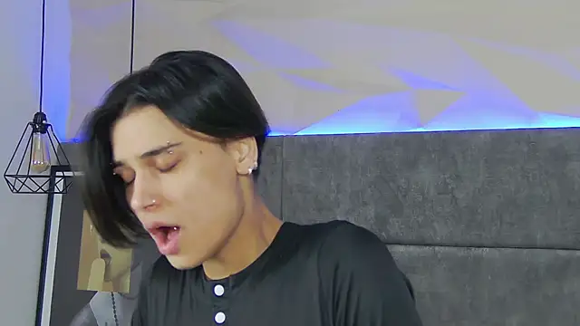 Snapshot of VioletAsh chatting on October 14, 4:48 am VioletAsh online show from October 14, 4:48 am