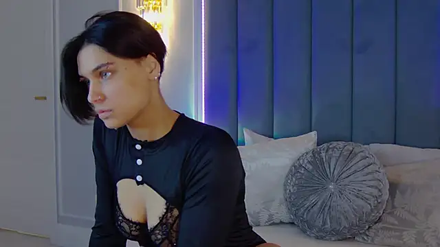 Snapshot of VioletAsh chatting on October 2, 4:28 am VioletAsh online show from October 2, 4:28 am