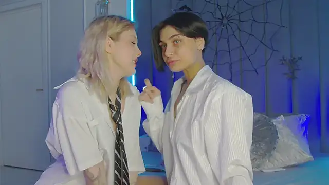 Snapshot of VioletAsh chatting on October 29, 10:01 pm VioletAsh online show from October 29, 10:01 pm