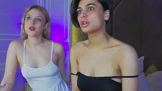 Snapshot of VioletAsh chatting on October 19, 4:36 am VioletAsh online show from October 19, 4:36 am