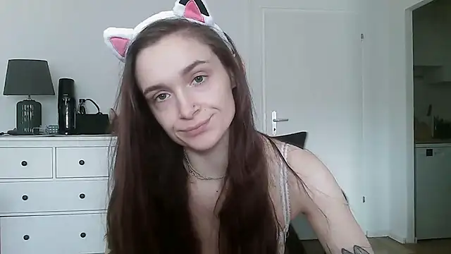   Leyla   online show from November 3, 10:30 am