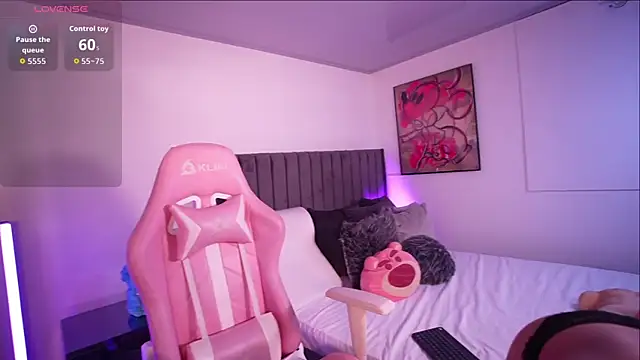 Snapshot of Evellyn_clair1 chatting on October 19, 10:23 pm Evellyn clair1 online show from October 19, 10:23 pm