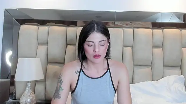 Snapshot of NashuaBell chatting on October 14, 6:43 pm NashuaBell online show from October 14, 6:43 pm