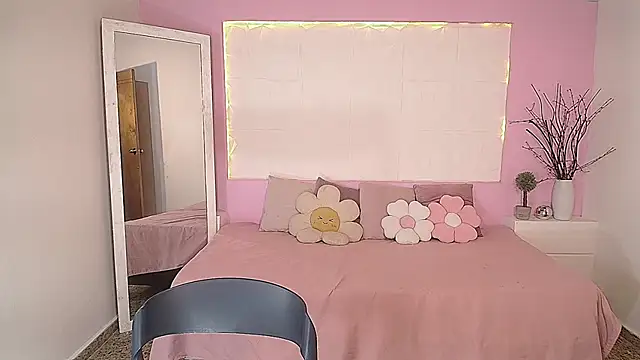 MiaLux5 online show from October 5, 2:11 pm