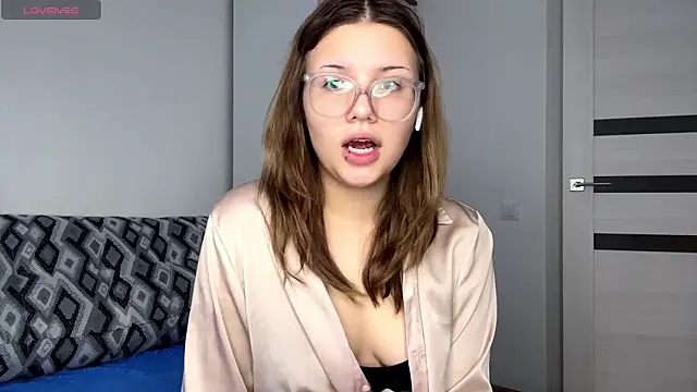 VerniceEngelking online show from February 25, 7:07 am