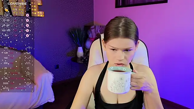 Snapshot of Lunamytrend chatting on September 21, 12:15 pm Lunamytrend online show from September 21, 12:15 pm