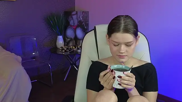 Snapshot of Lunamytrend chatting on October 2, 12:21 pm Lunamytrend online show from October 2, 12:21 pm