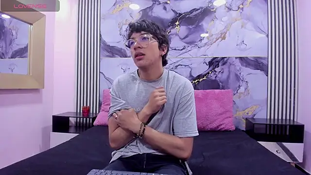 Snapshot of Desire_Ecstasy chatting on October 22, 1:27 pm Desire Ecstasy online show from October 22, 1:27 pm