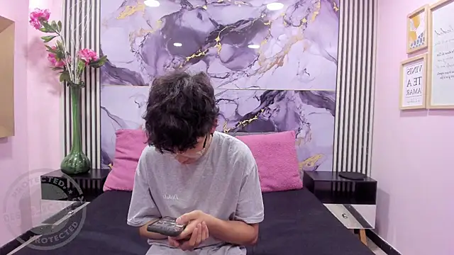 Snapshot of Desire_Ecstasy chatting on October 13, 1:36 pm Desire Ecstasy online show from October 13, 1:36 pm