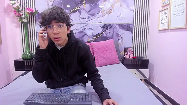 Snapshot of Desire_Ecstasy chatting on October 11, 12:52 pm Desire Ecstasy online show from October 11, 12:52 pm