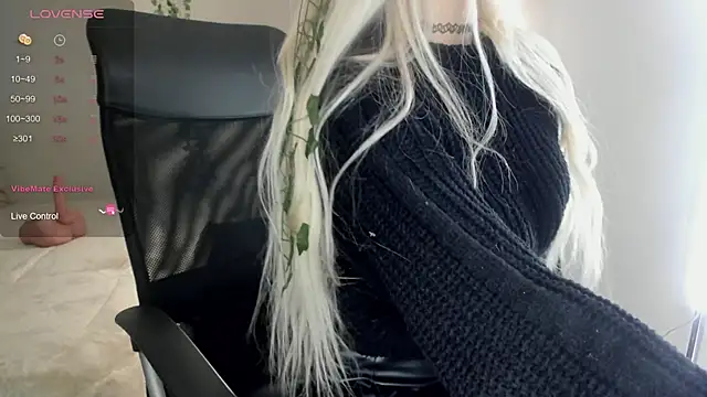 Kira Key online show from February 3, 3:59 am