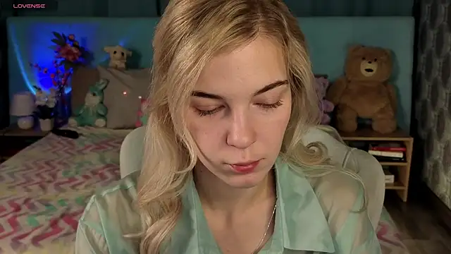 Aurora Bennet online show from November 17, 12:44 am