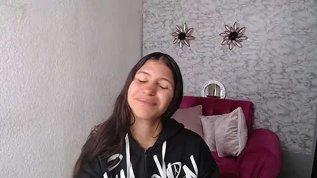 Snapshot of Evagirl69 chatting on October 31, 6:56 pm Evagirl69 online show from October 31, 6:56 pm