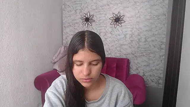 Snapshot of Evagirl69 chatting on October 10, 6:46 pm Evagirl69 online show from October 10, 6:46 pm