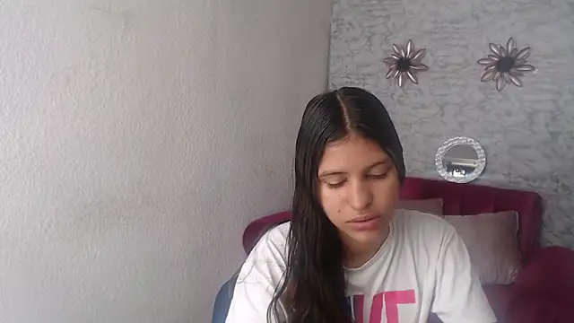 Snapshot of Evagirl69 chatting on October 29, 6:43 pm Evagirl69 online show from October 29, 6:43 pm