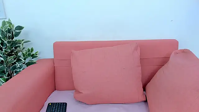 Snapshot of scarletross_ chatting on September 10, 3:01 pm scarletross online show from September 10, 3:01 pm