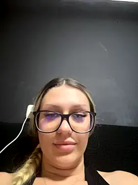 Snapshot of DivineDesireDuo chatting on November 1, 10:58 pm DivineDesireDuo online show from November 1, 10:58 pm