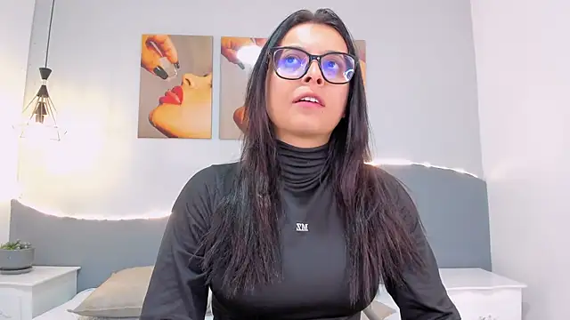 Sara mora  online show from May 28, 11:41 am