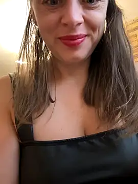 ladywithbigass online show from October 17, 5:21 am