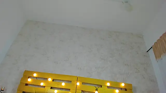 Snapshot of thalia888_ chatting on October 9, 7:18 pm thalia888  online show from October 9, 7:18 pm