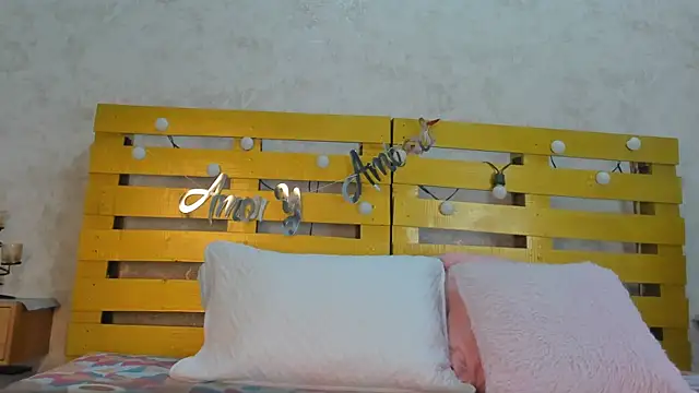 Snapshot of thalia888_ chatting on September 27, 8:05 pm thalia888  online show from September 27, 8:05 pm