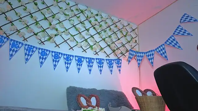 Snapshot of MiaCollinssx chatting on September 23, 5:33 pm MiaCollinssx online show from September 23, 5:33 pm